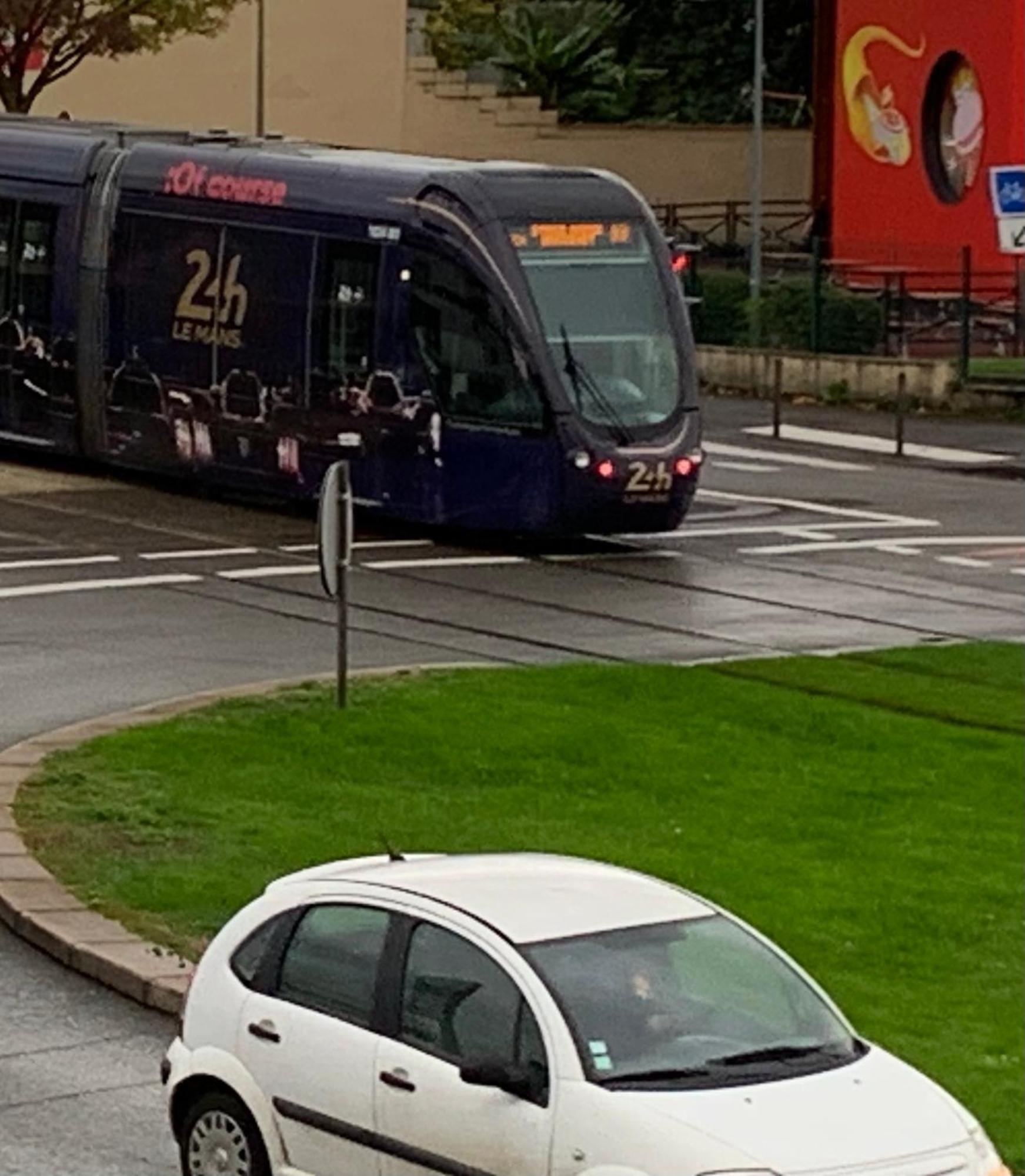 Appartement Spacieux A 2Km Du Circuit, Proche Tram, Circuit A 8 En Tram Le Mans Exterior photo